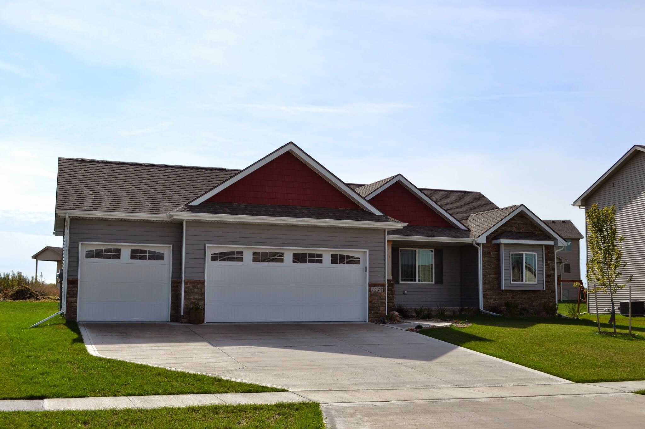 Residential Photo Gallery - Des Moines Garage Doors | WD Door